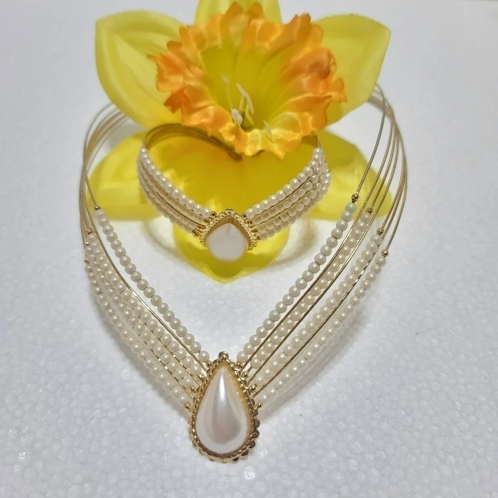 SET NECKLACE AND BRACELET GOLD COLOR
